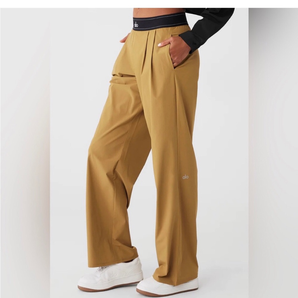 Alo Yoga Suit Up Trousers in a golden olive Size M Great conditions